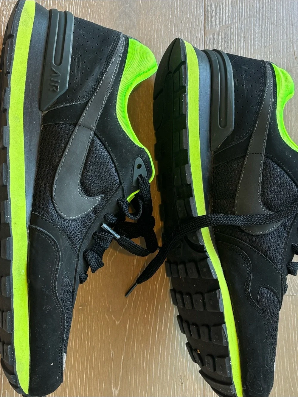Nike Men’s Black Sneakers with Neon Green Lining